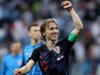 28Quan-包含Rookie巅峰对决，姆巴佩与90激战TES分钟，战术调整胜负难料！的词条