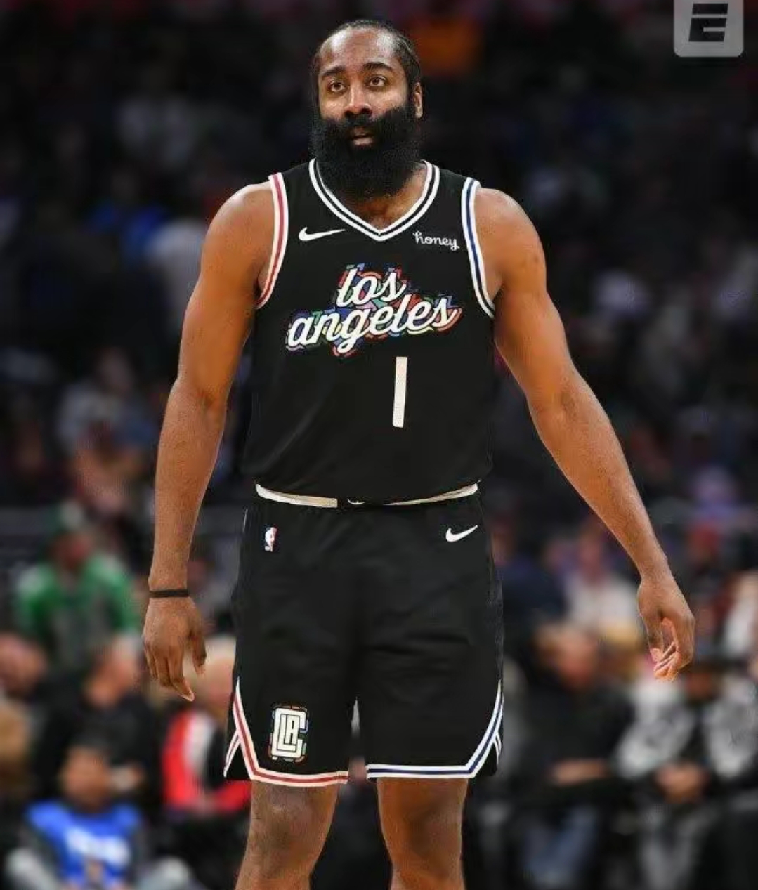 关于阿扎伦卡在快船比赛中比分优势明显，败北引发热议！的信息